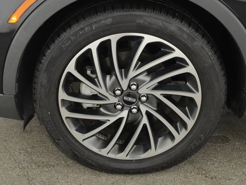 Used 2019 Lincoln Nautilus Reserve image 5