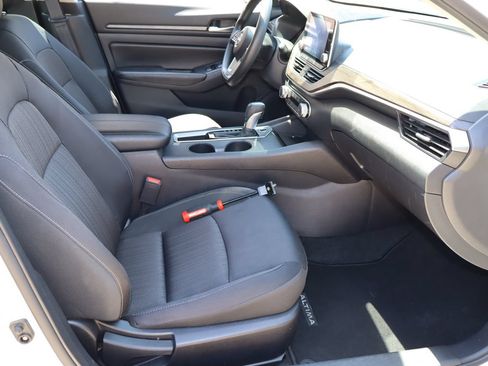 Used 2025 Nissan Altima 2.5 SV FWD image 16