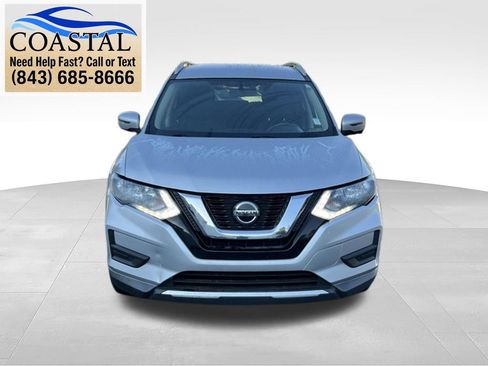 Used 2018 Nissan Rogue SV w/ Premium Package FWD image 2