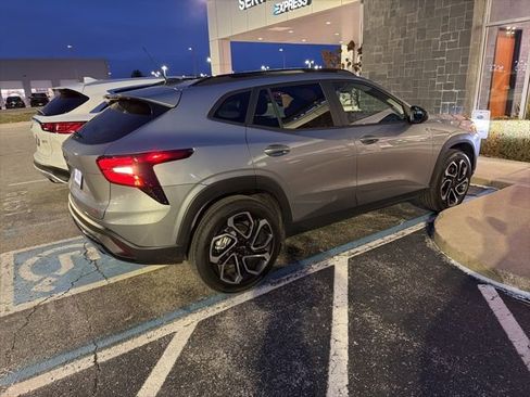 Used 2025 Chevrolet Trax RS w/ Driver Confidence Package image 4