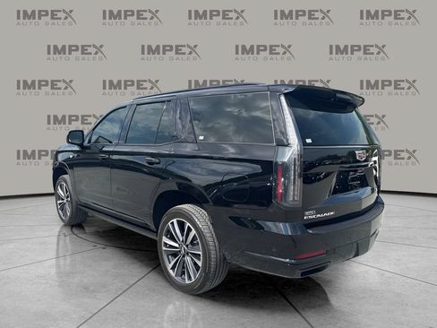 Used 2025 Cadillac Escalade Sport AWD/4WD image 3