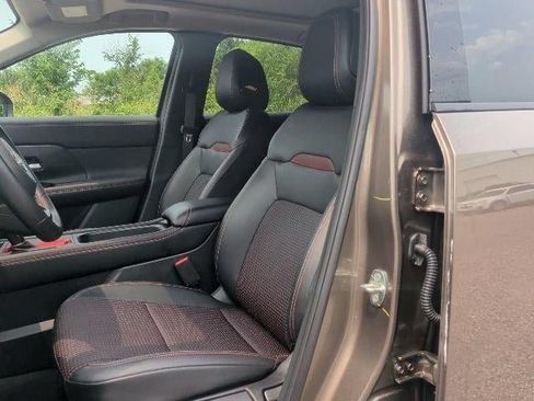 Used 2025 Nissan Kicks SR w/ SR Premium Package FWD image 15