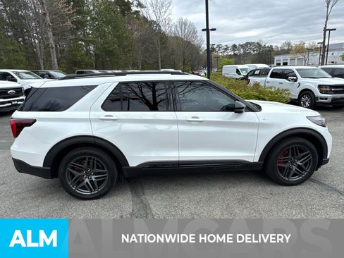 Used 2025 Ford Explorer ST-Line w/ Premium Package image 4