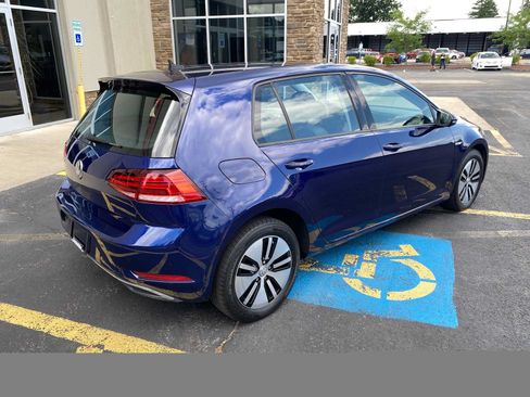 Used 2017 Volkswagen e-Golf SE FWD image 4