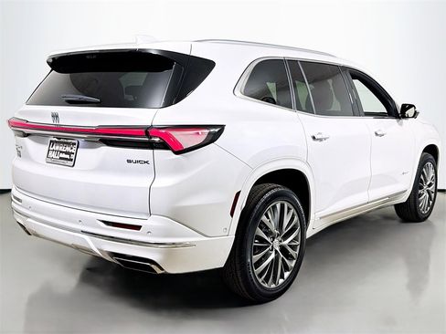 Used 2025 Buick Enclave Avenir image 4