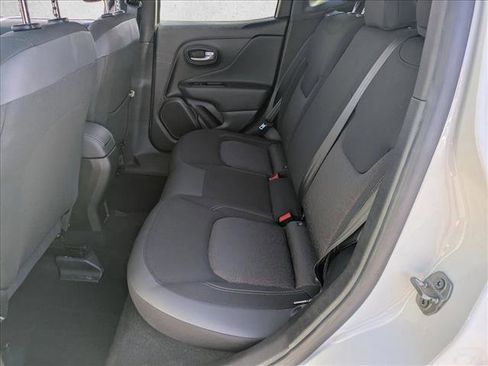 Used 2023 Jeep Renegade Latitude image 16