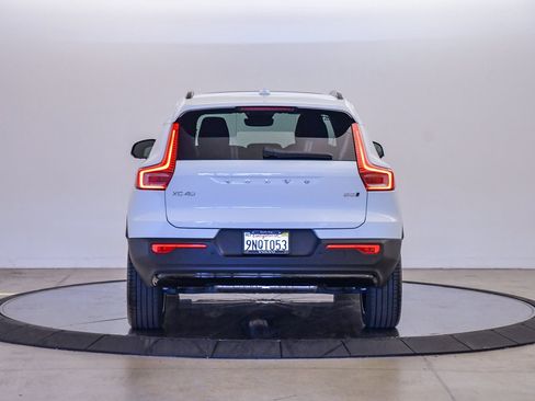 Used 2025 Volvo XC40 B5 Ultra w/ Climate Package image 3