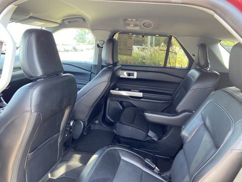 Used 2021 Ford Explorer Limited w/ Equipment Group 301A RWD image 17