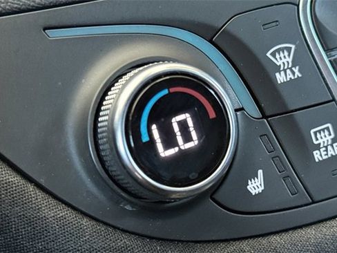 Used 2022 Chevrolet Malibu LT image 29