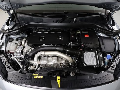 Certified 2025 Mercedes-Benz GLA 250 4MATIC image 39