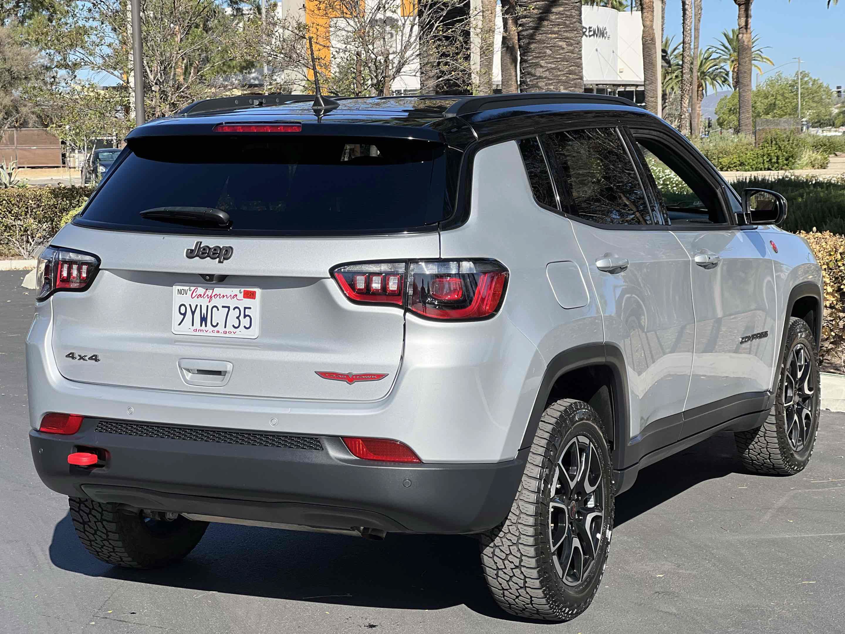 Used 2025 Jeep Compass Trailhawk AWD/4WD image 18