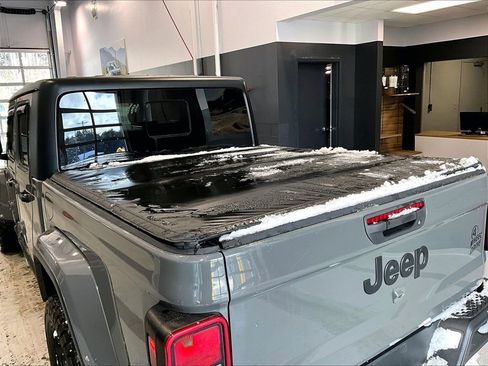 Used 2021 Jeep Gladiator Willys image 25