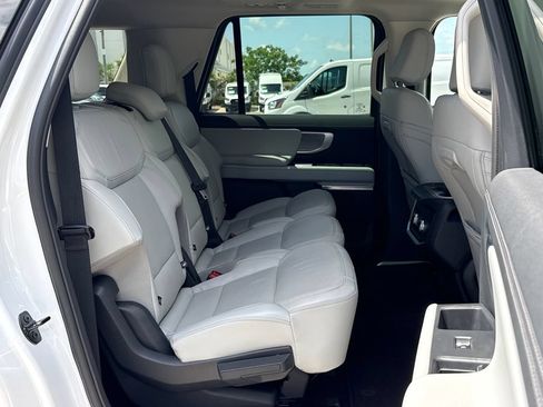 Used 2025 Ford Expedition Max Platinum AWD/4WD image 32