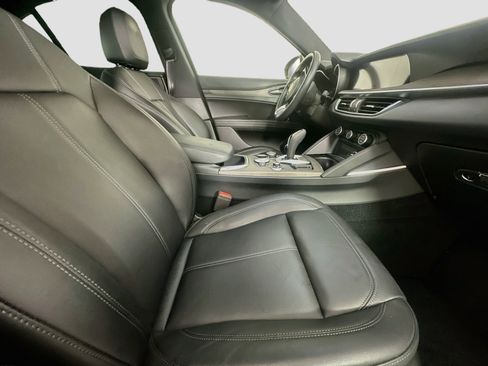 Used 2023 Alfa Romeo Stelvio Ti AWD/4WD image 32