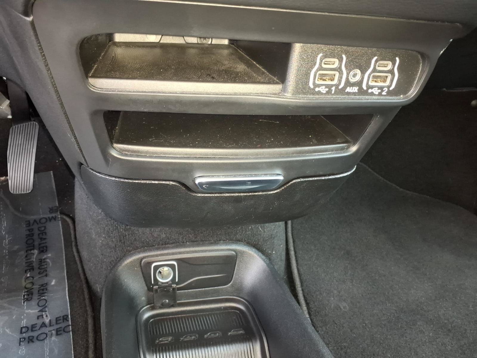 Used 2025 Chrysler Pacifica Select FWD image 18