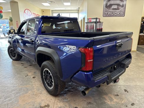 Used 2024 Toyota Tacoma TRD Off-Road image 9