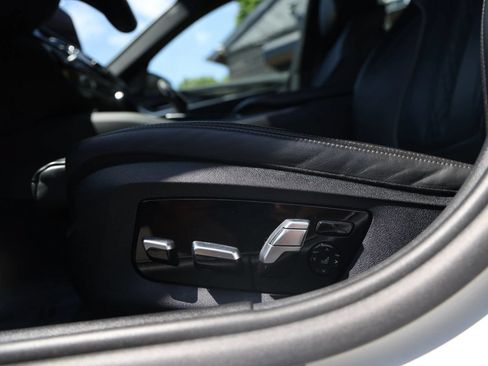 Used 2022 BMW M550i xDrive AWD/4WD image 29