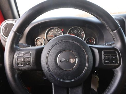 Used 2018 Jeep Wrangler Unlimited Sahara w/ Connectivity Group image 10