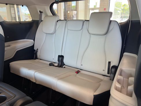 Used 2025 Kia Carnival SX FWD image 36