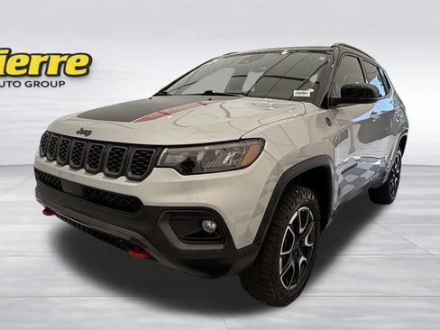 Used 2025 Jeep Compass Trailhawk AWD/4WD image 1