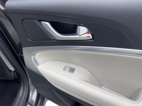 Used 2025 Genesis G70 2.5T image 43