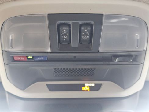 Used 2025 Subaru Crosstrek 2.0i Premium image 33