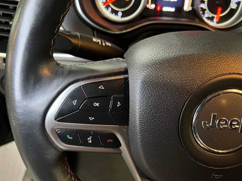 Used 2019 Jeep Cherokee Latitude Plus FWD image 27