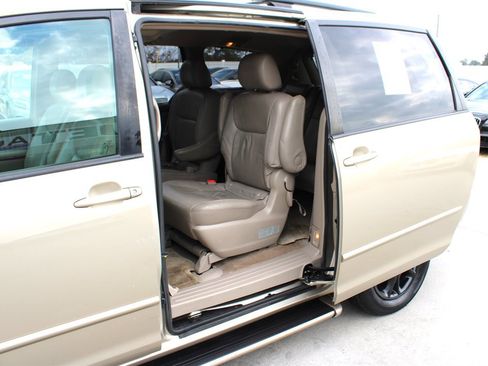 Used 2005 Toyota Sienna XLE image 41