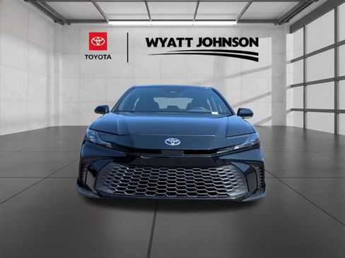 Used 2025 Toyota Camry SE FWD image 5