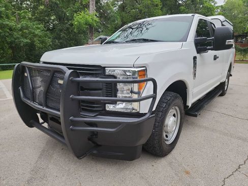 Used 2018 Ford F250 XL w/ Power Equipment Group RWD image 3