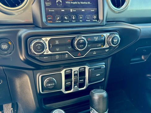 Used 2023 Jeep Gladiator Overland AWD/4WD image 13