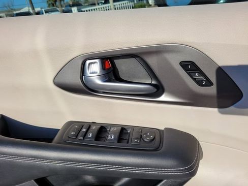 Used 2024 Chrysler Pacifica Touring-L image 21