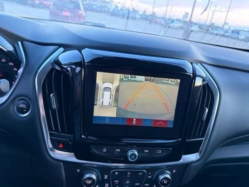 Used 2018 Chevrolet Traverse Premier w/ Driver Confidence II Package FWD image 12