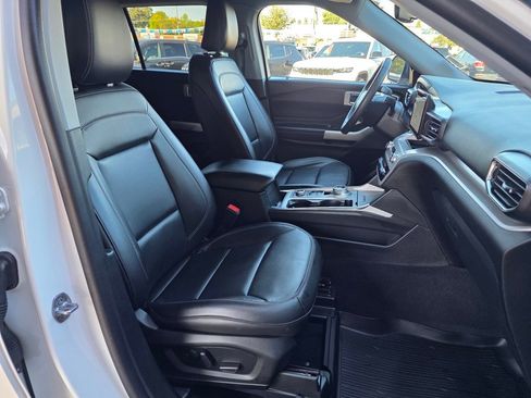 Used 2023 Ford Explorer XLT w/ Equipment Group 202A image 25