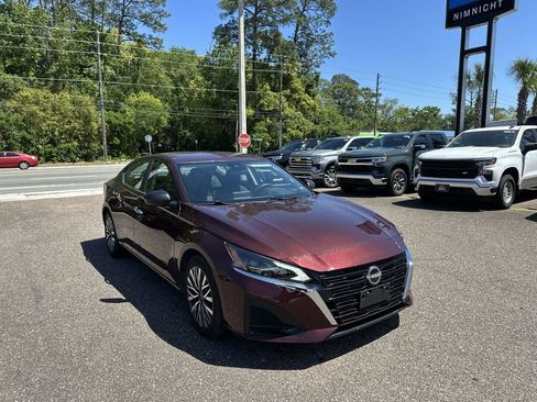Used 2024 Nissan Altima 2.5 SV FWD image 10