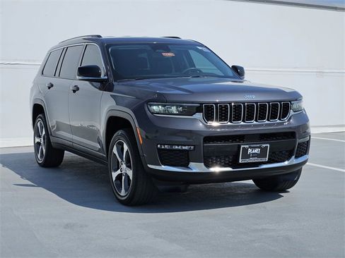 Used 2023 Jeep Grand Cherokee L Limited image 3