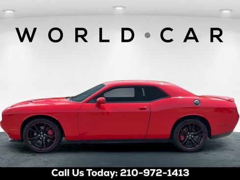 Used 2018 Dodge Challenger SXT w/ Super Sport Group (SS/T) RWD image 4