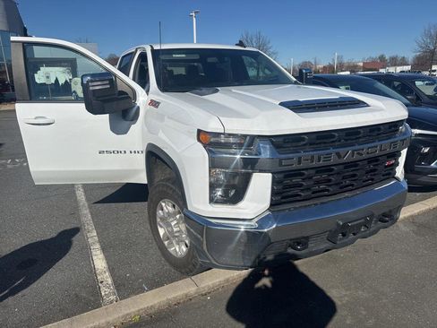 Used 2020 Chevrolet Silverado 2500 LT w/ Z71 Off-Road Package image 9