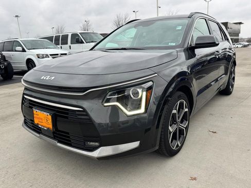 Used 2023 Kia Niro EX Touring image 7