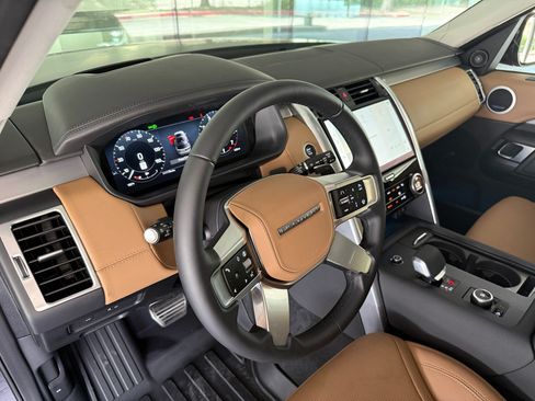 New 2026 Land Rover Discovery Limited Edition AWD/4WD image 4