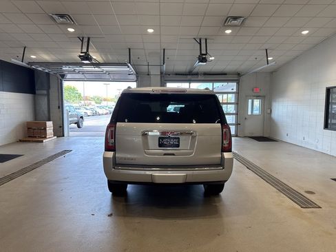Used 2016 GMC Yukon Denali w/ Open Road Package image 7