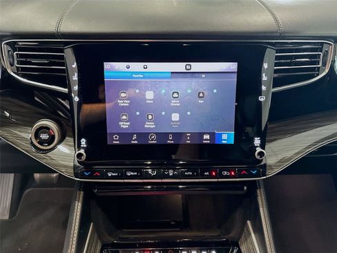 Used 2022 Jeep Wagoneer Series III w/ Convenience Group I AWD/4WD image 9