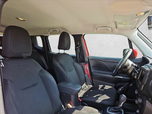 Used 2020 Jeep Renegade Altitude FWD image 17