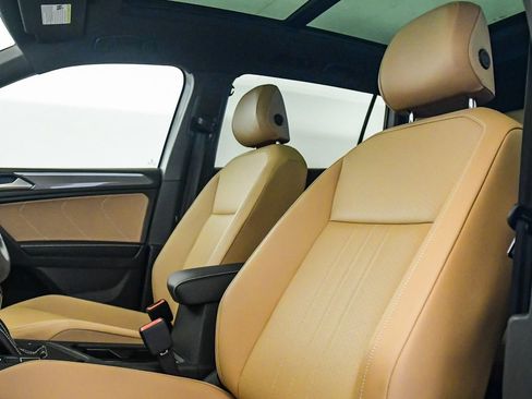 Used 2023 Volkswagen Tiguan SE R-Line image 18