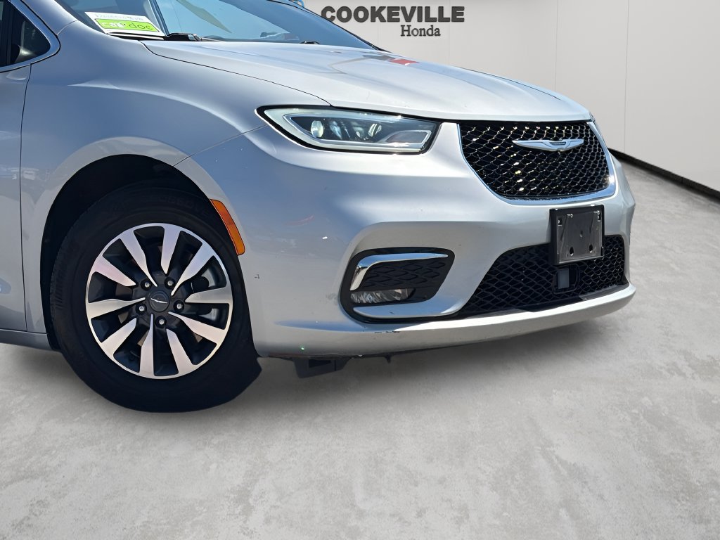 Used 2023 Chrysler Pacifica Touring-L FWD image 3