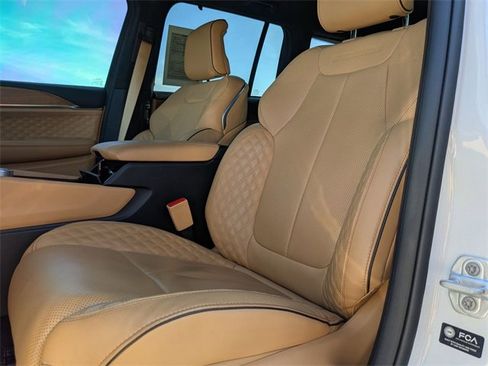 Used 2024 Jeep Grand Cherokee Summit image 15