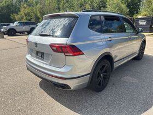 Used 2024 Volkswagen Tiguan SE R-Line FWD image 5