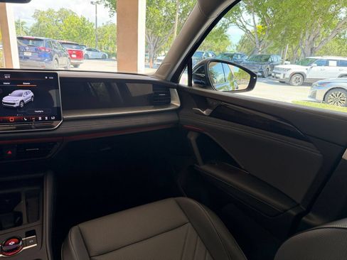 Used 2026 Volkswagen Tiguan SE FWD image 26