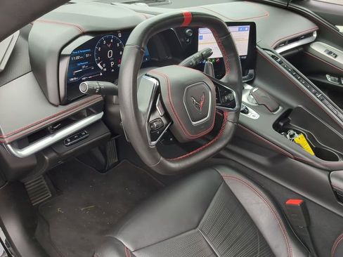 Used 2021 Chevrolet Corvette Stingray w/ Z51 Performance Package image 17