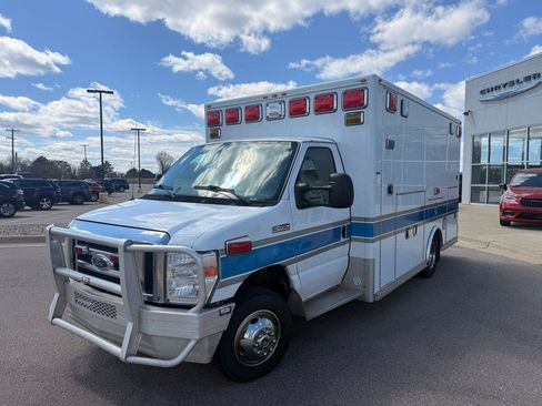 Used 2017 Ford E-450 and Econoline 450 Super Duty w/ Ambulance Prep Package RWD image 7